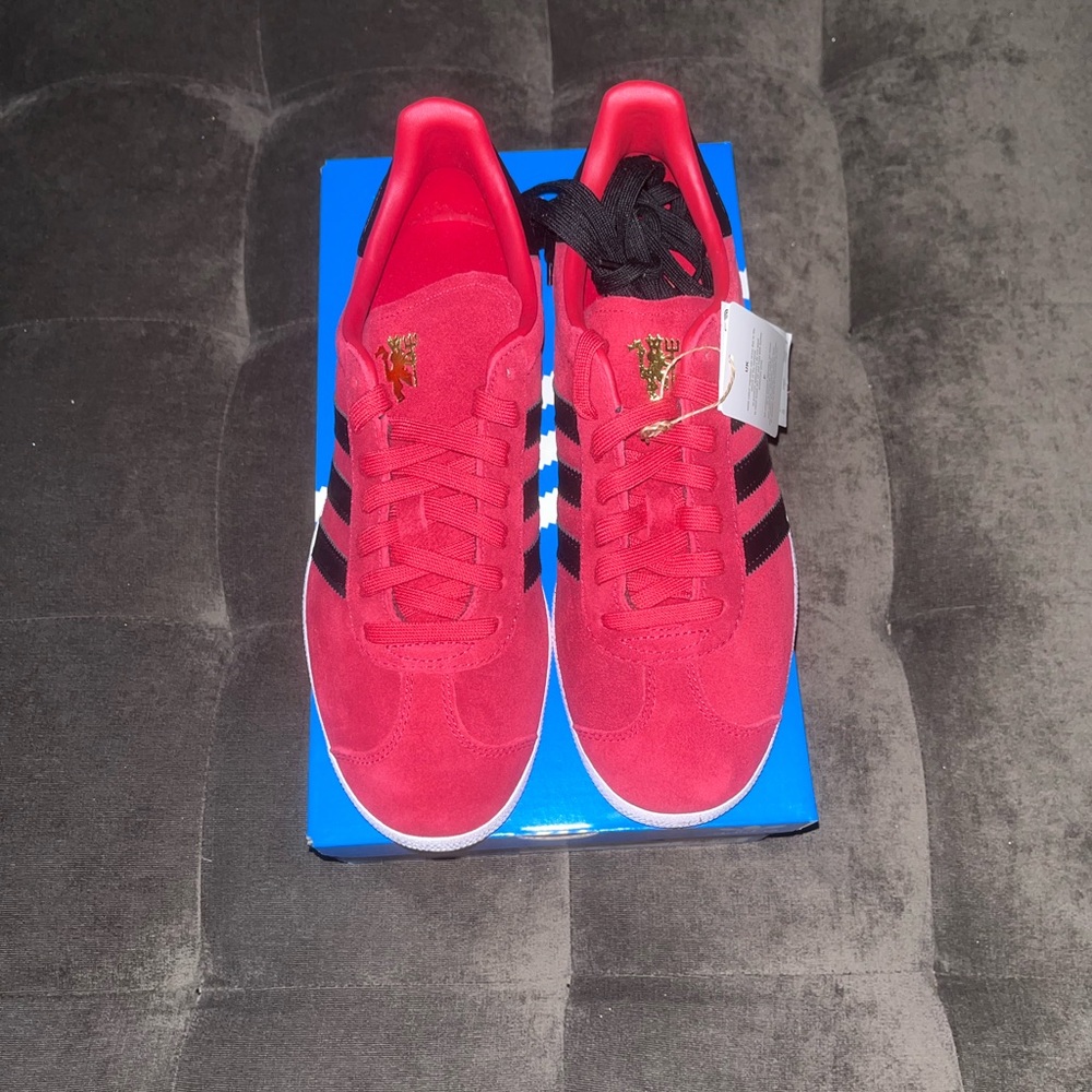 Adidas Gazelle Manchester United Soccer Indoor Shoes Size US 8 NWB
